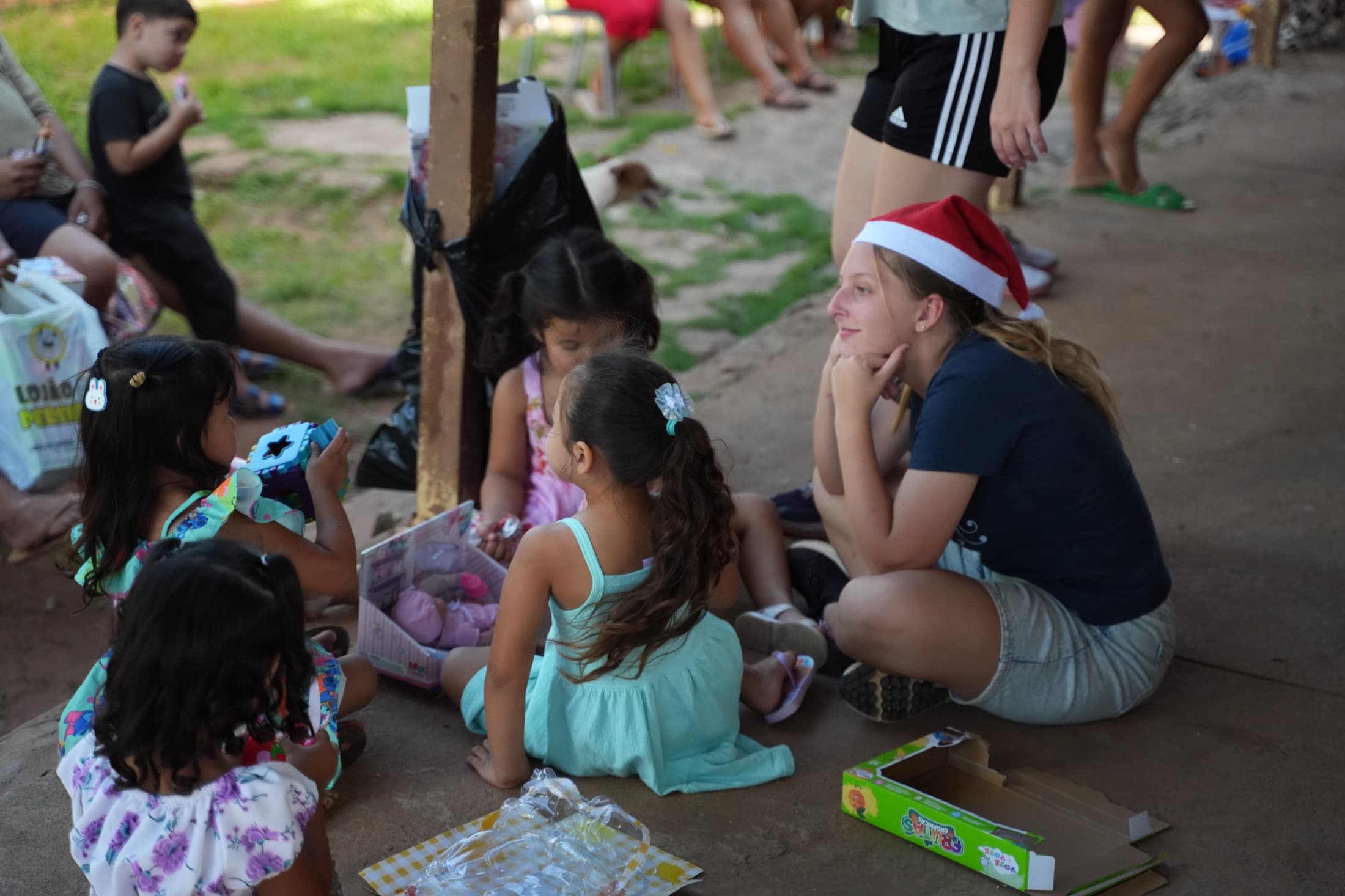 DTS outreach team serving children in the nations